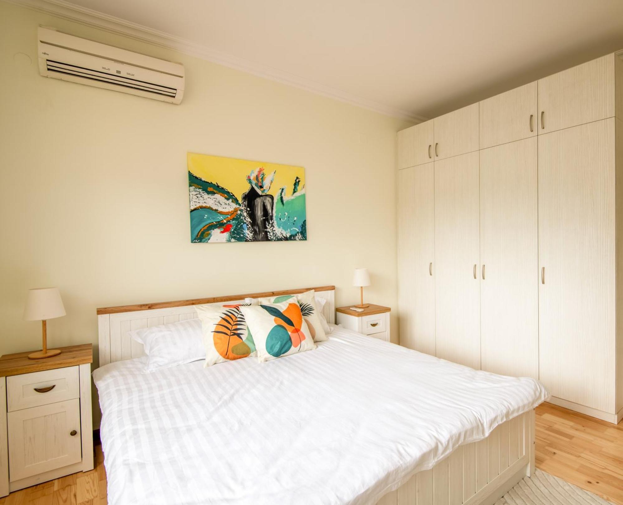 A Luxurious 2 Bedroom Apartment In Center โซเฟีย ภายนอก รูปภาพ